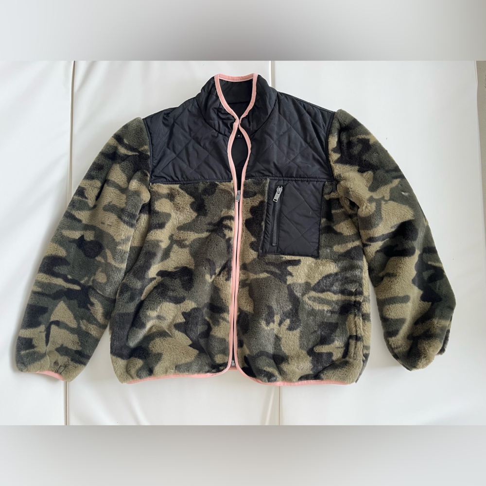 Rails camo and quilted full zip fleece size medium